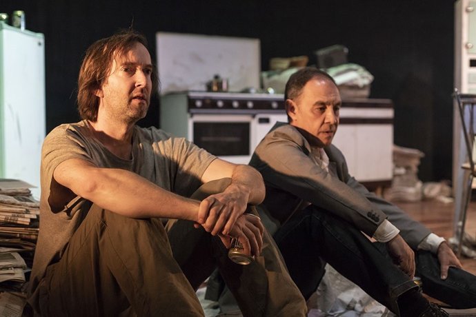 Archivo - La Sala Russafa de Valncia acoge, del 4 al 6 de noviembre, el estreno en la Comunitat de 'On An Average Day', de la compañía riojana El Perro Azul.