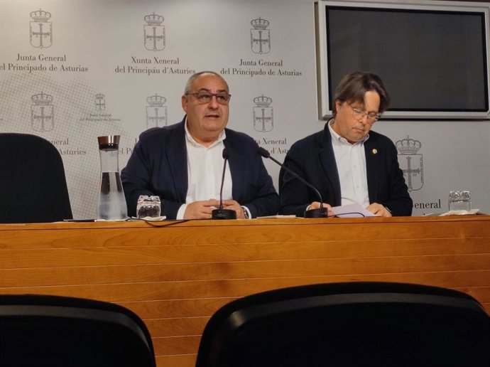 El diputado del PP Javier Brea con Enrique Fernández Muñiz