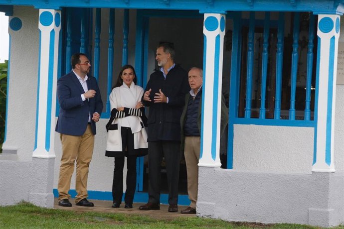 El presidente del Principado junto a los Reyes en Cadavéu.