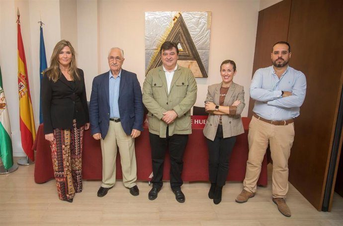 El Ayuntamiento de Huelva y el Colegio Oficial de Arquitectos de la ciudad (COAH), han firmado un convenio de colaboración para fomentar y facilitar el desarrollo de proyectos de rehabilitación energética en la ciudad.