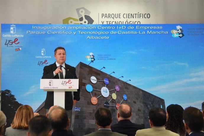 El presidente regional, Emiliano García-Page, inaugura, en Albacete, la ampliación del Centro de I+D de empresas del Parque Científico y Tecnológico de Castilla-La Mancha.