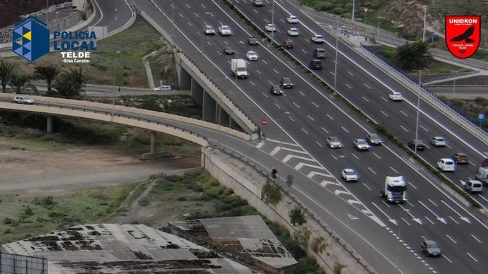 Imagen del dron de la Policía Local de Telde siguiendo la huida de dos personas en un ciclomotor