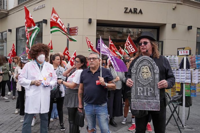 Protesta de CCOO para exigir la firma de un nuevo convenio colectivo en el sector del comercio.