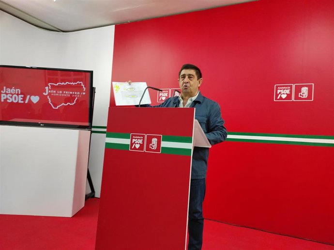 Reyes durante la rueda de prensa sobre los presupuestos de la Junta deAndalucía