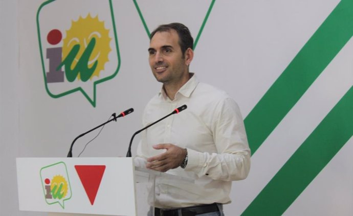 El coordinador de IU Andalucía, Toni Valero, este lunes en rueda de prensa.