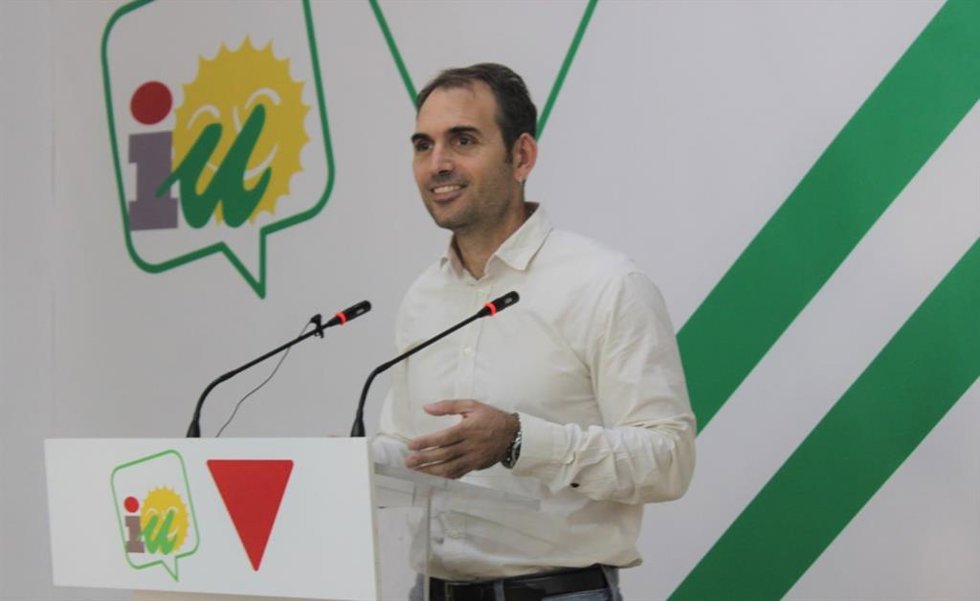 El coordinador de IU Andalucía, Toni Valero, este lunes en rueda de prensa.