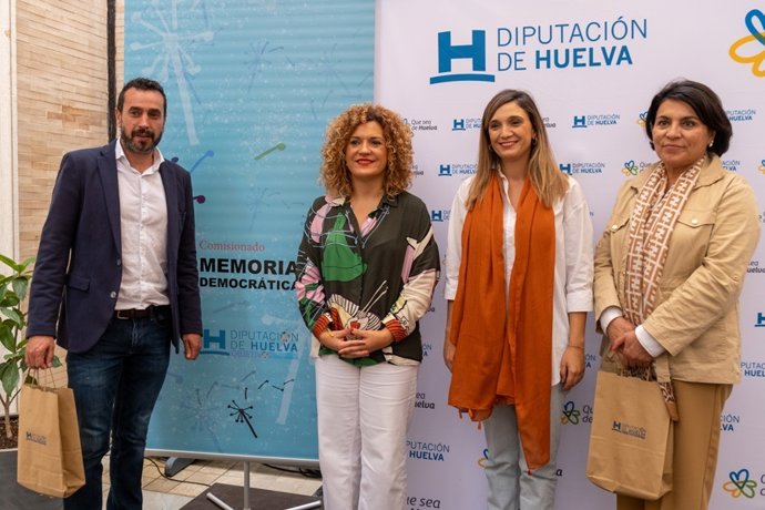 Lectura en Diputación del manifiesto con motivo del Día de recuerdo y homenaje a todas las víctimas del golpe militar, la Guerra Civil y la Dictadura.