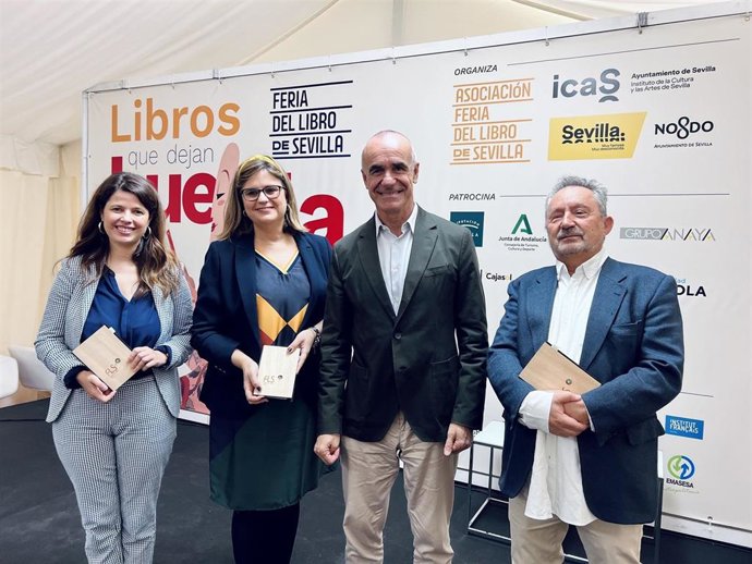 Nota De Prensa Y Fotografía. Premios Feria Del Libro De Sevilla 2022