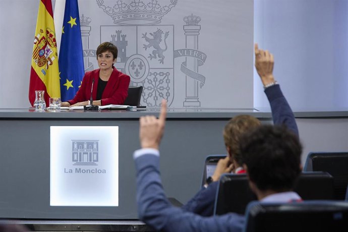 La ministra Portavoz y de Política Territorial, Isabel Rodríguez, ofrece una rueda de prensa posterior a la reunión del Consejo de Ministros, en el Palacio de La Moncloa, a 31 de octubre de 2022, en Madrid (España). 