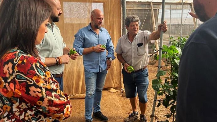 El portavoz adjunto de Vox visita un invernadero de Almería.