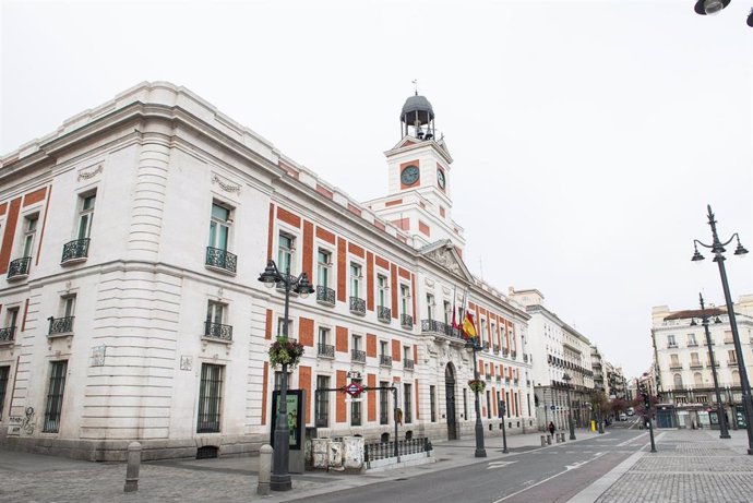 Archivo - Fachada del la Real Casa de Correos, sede de la Comunidad de Madrid. Archivo.