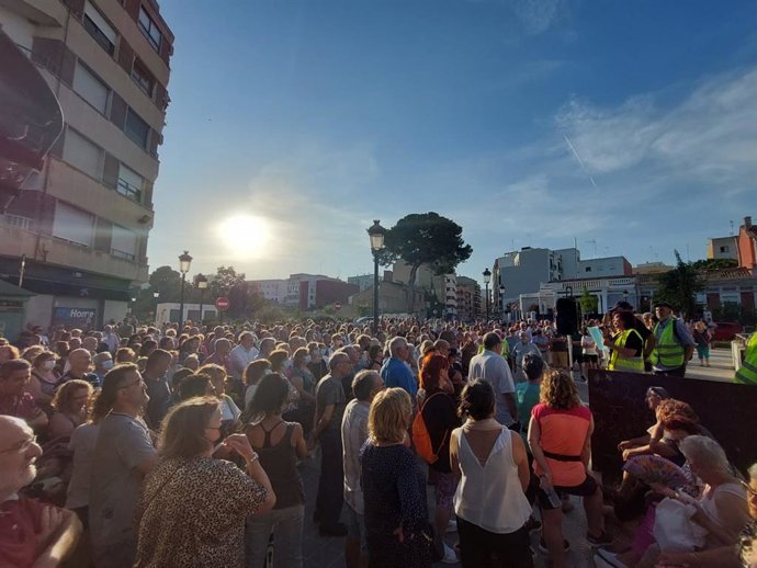 Archivo - Vecinos de la pedanía valenciana de Benimmet se han concentrado en la tarde de este martes para expresar su rechazo al proyecto de la Conselleria de Igualdad de instalar en un solar un centro de menores tutelados