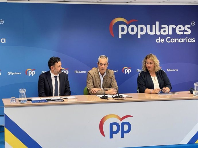 Rueda de prensa de Guillermo Mariscal, Miguel Jorge y Auxiliadora Pérez