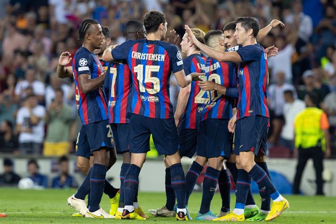 Archivo - 07 September 2022, Spain, Barcelona: Barcelona's Ferran Torres (2nd R) celebrates scoring his side's fifth goal with teammates during the UEFA Champions League Group C soccer match between FC Barcelona and Viktoria Plzen at Camp Nou. Photo: Ge