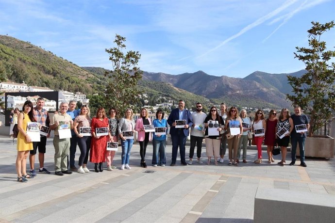 Mijas rinde tributo al ceramista local Pepe Almirón con un calendario solidario a favor de la asociación Adimi.