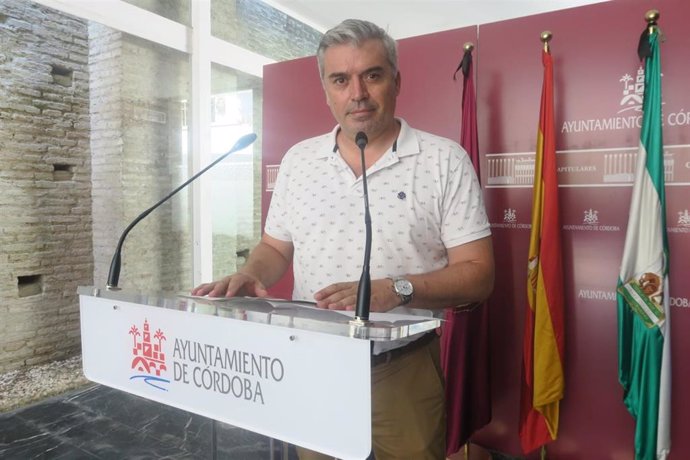 Archivo - El concejal del PSOE en el Ayuntamiento de Córdoba Víctor Montoro en una imagen de archivo.
