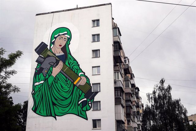 Archivo - Mural de Santa Javelin, en Kiev, Ucrania