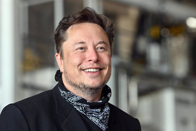 Archivo - FILED - 13 August 2021, Brandenburg, Gruenheide: Elon Musk, Tesla CEO, stands during a press event at the Tesla Gigafactory. Photo: Patrick Pleul/dpa-Zentralbild/dpa