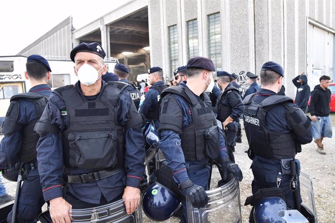 Policía irrumpe en una fiesta ilegal en la ciudad italiana de Módena