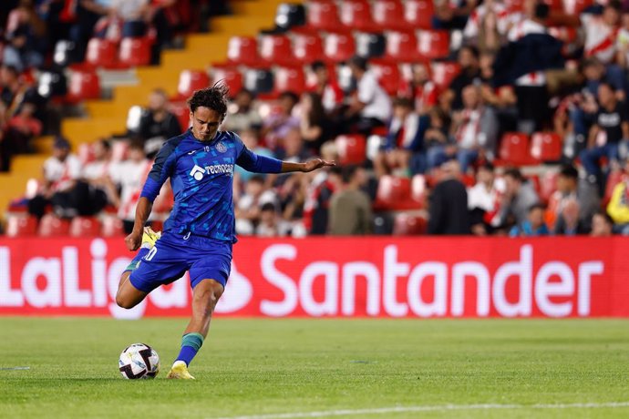 Enes Unal of Getafe  warms up during the spanish league, La Liga Santander, football match played between Rayo Vallecano and Getafe CF at Estadio de Vallecas on October 14, 2022, in Madrid, Spain.