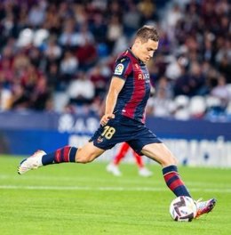 Un gol de De Frutos da la victoria al Levante contra el Sporting y le mete en 'play-offs' de ascenso a LaLiga Santander.