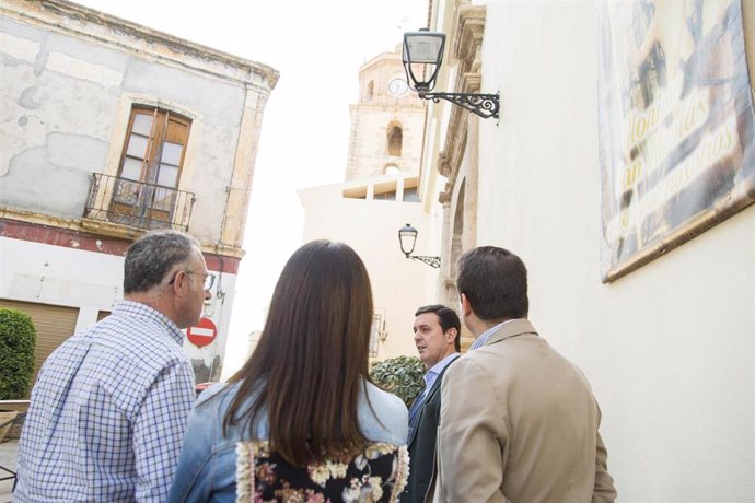 El presidente de la Diputación de Almería visita obras de eficiencia energética.