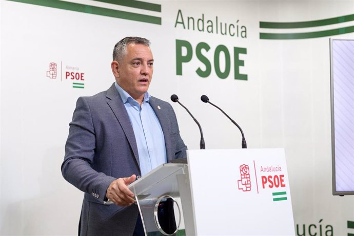 El diputado nacional del PSOE de Almería Indalecio Gutiérrez, en rueda de prensa