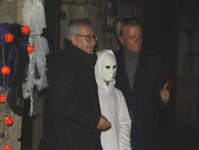 Aniceto, José María Ortega Aldón y José Ortega Cano posan