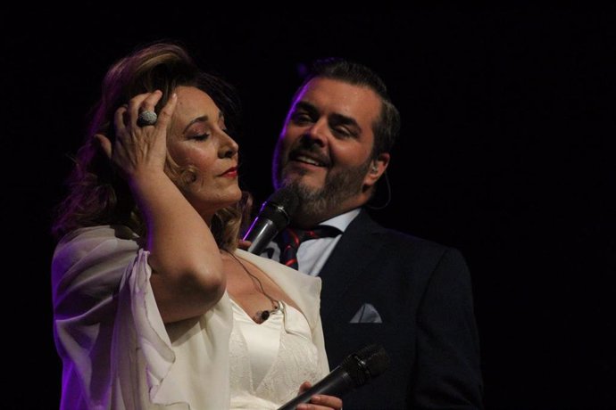 Los artistas Raquel Palma y Alberto Moreno, protagonistas de montaje 'Como yo te amo', que llega este fin de semana al Gran Teatro de Cáceres