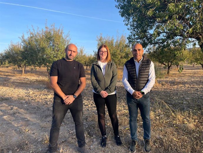 Visita del delegado de Agricultura, Pesca, Agua y Desarrollo Rural en Almería, Antonio Mena, a una explotación agrícola