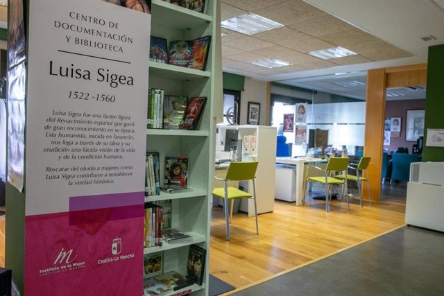 Archivo - El Instituto de la Mujer actualiza la carta de servicios de la biblioteca y centro de documentación 'Luisa Sigea'