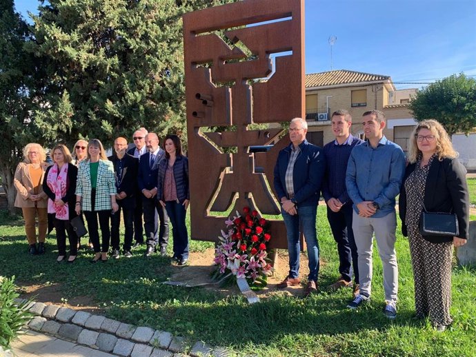 El presidente de Aragón, Javier Lambán, en el acto de homenaje a las víctimas de la guerra civil, del terrorismo y de la COVID-19 realizado en Ejea de los Caballeros, Zaragoza.