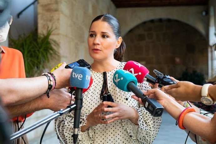 Archivo - La consejera de Igualdad, Isabel Gil Rosiña, en una imagen de archivo