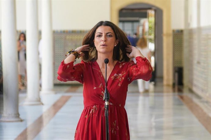 Archivo - La exportavoz del grupo parlamentario Vox, Macarena Olona