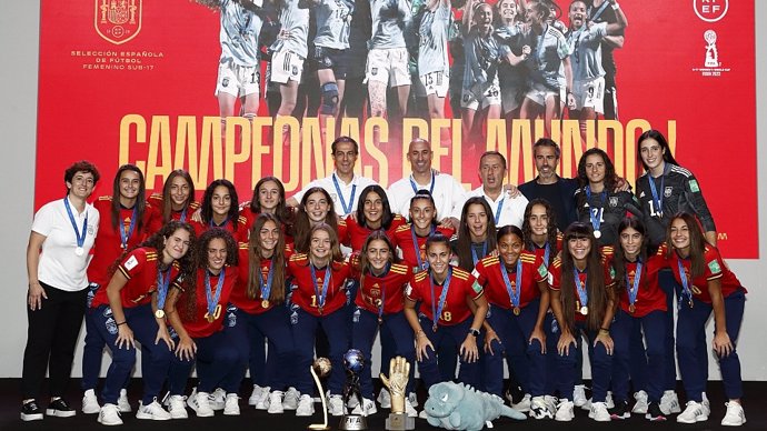 Las campeonas del mundo Sub-17, homenajeadas por la RFEF en la Ciudad del Fútbol de Las Rozas.