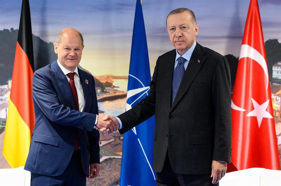 Archivo - El canciller alemán, Olaf Scholz, y el presidente turco, Recep Tayyip Erdogan