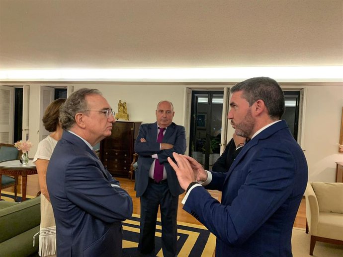 El consejero de Agua, Agricultura, Ganadería, Pesca, Medio Ambiente y Emergencias, Antonio Luengo, se reunió en Bangkok con el embajador de España en Tailandia, Felipe de la Morena