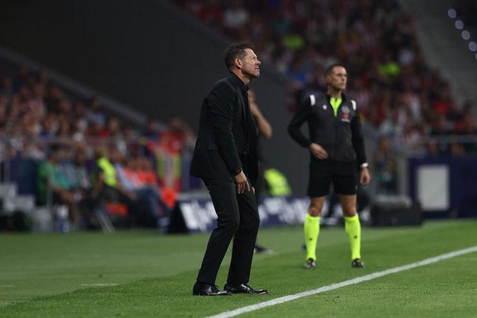 Archivo - Diego Pablo Simeone, head coach of Atletico de Madrid, laments during the Spanish League, La Liga Santander, football match played between Atletico de Madrid and RC Celta de Vigo at Civitas Metropolitano stadium on September 10, 2022 in Madrid