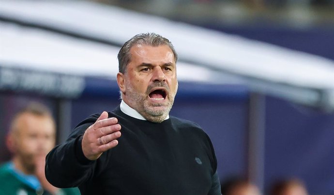 05 October 2022, Saxony, Leipzig: Celtic coach Ange Postecoglou gestures on the sidelines during the UEFA Champions League Group F soccer match between RB Leipzig and Celtic Glasgow at Red Bull Arena. Photo: Jan Woitas/dpa