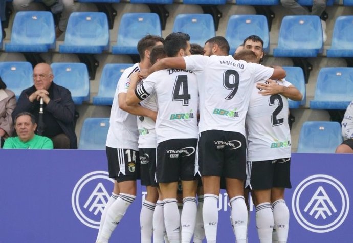 Los jugadores del Burgos celebrando un gol en LaLiga SmartBank 2022-2023