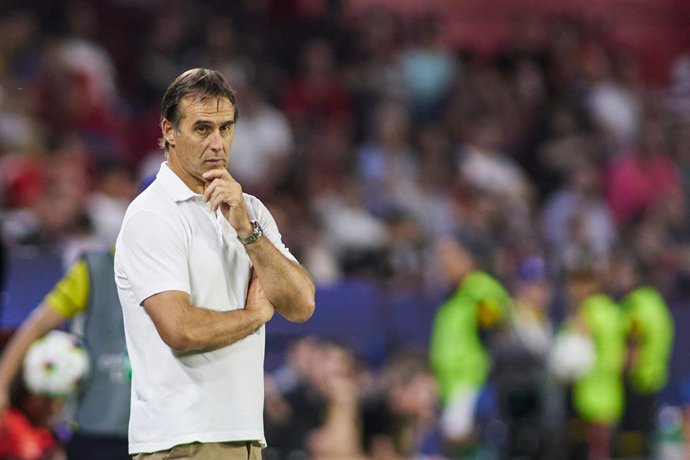 Julen Lopetegui, head coach of Sevilla FC, gestures during the UEFA Champions League, Group G, football match played between Sevilla FC and Borussia Dortmund at Ramon Sanchez-Pizjuan stadium on October 5, 2022, in Sevilla, Spain.
