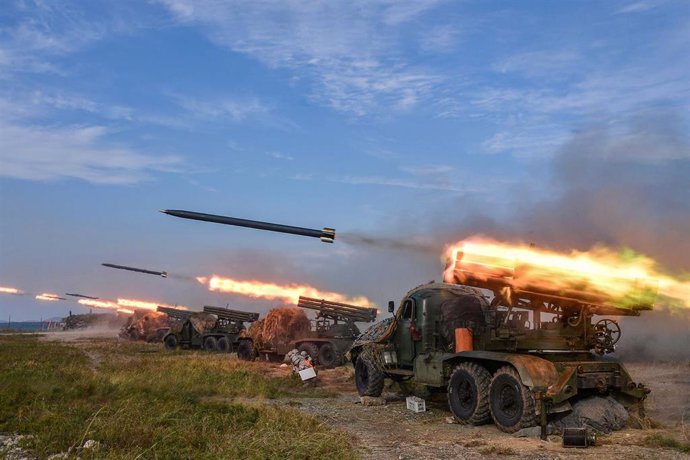 Lanzamiento de misiles por parte de efectivos militares de Corea del Norte (ARCHIVO)