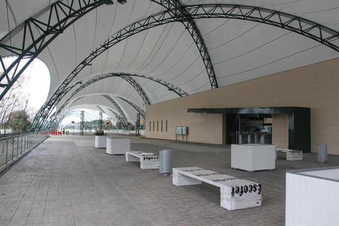 Archivo - Imagen de archivo de la estación de tren de Cercanías en la Cartuja.