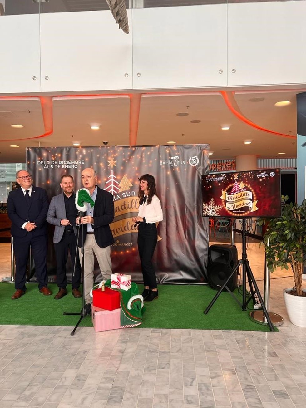 El centro comercial Bahía Sur contará desde el próximo 2 de diciembre y hasta el 5 de enero con un Mercadillo de Navidad de inspiración centroeuropea.