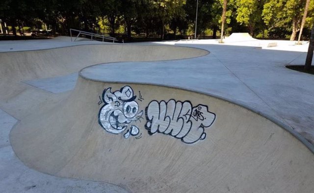 Pintada realizada en el 'skate park' de Las Moreras antes de su apertura en 2021.