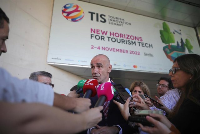 El Alcalde De Sevilla, Antonio Muñoz, En La Atención A Medios En El TIS En Fibes.