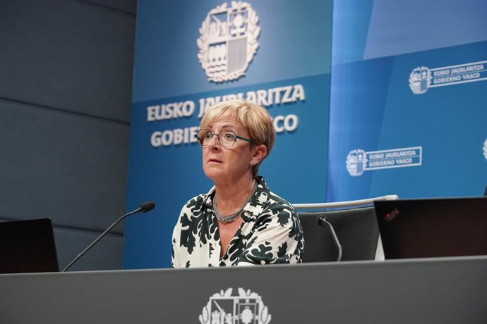 Archivo - La consejera de Desarrollo Económico, Competitividad y Medio Ambiente de Euskadi, Arantxa Tapia, en la sede del Gobierno Vasco (Lakua), a 12 de agosto de 2022, 