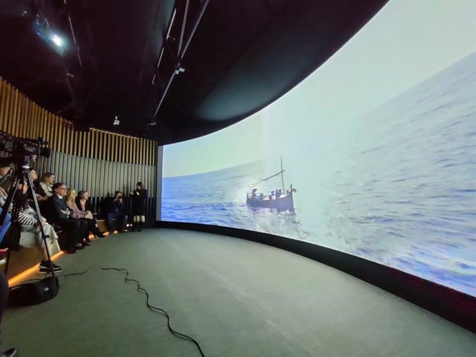 Autoridades en la inauguración de 'Symphony' en Salamanca.