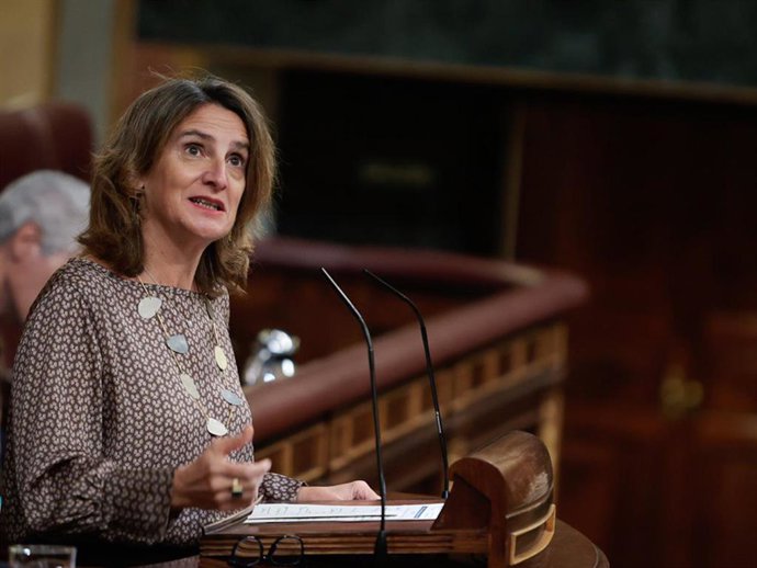 La vicepresidenta tercera del Gobierno y ministra para la Transición Ecológica y el Reto Demográfico, Teresa Ribera, responde a las interpelaciones de la CUP y Vox
