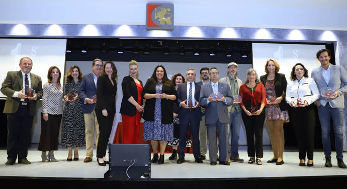 La presidenta de Iprodeco, Dolores Amo (centro), en la entrega de los premios Sabores de Córdoba